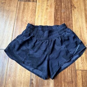 Lululemon hotty hot shorts 2.5”